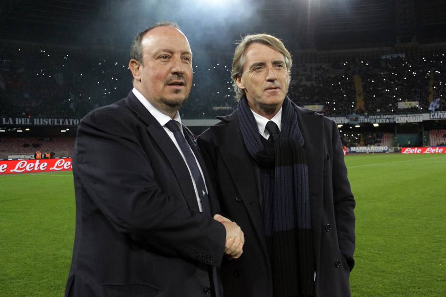 Benitez stringe la mano a Mancini. LaPresse